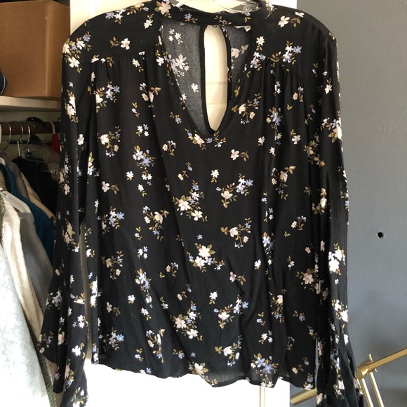 American Eagle Floral Cut-out Neck Long Sleeve - Picture 1 of 4